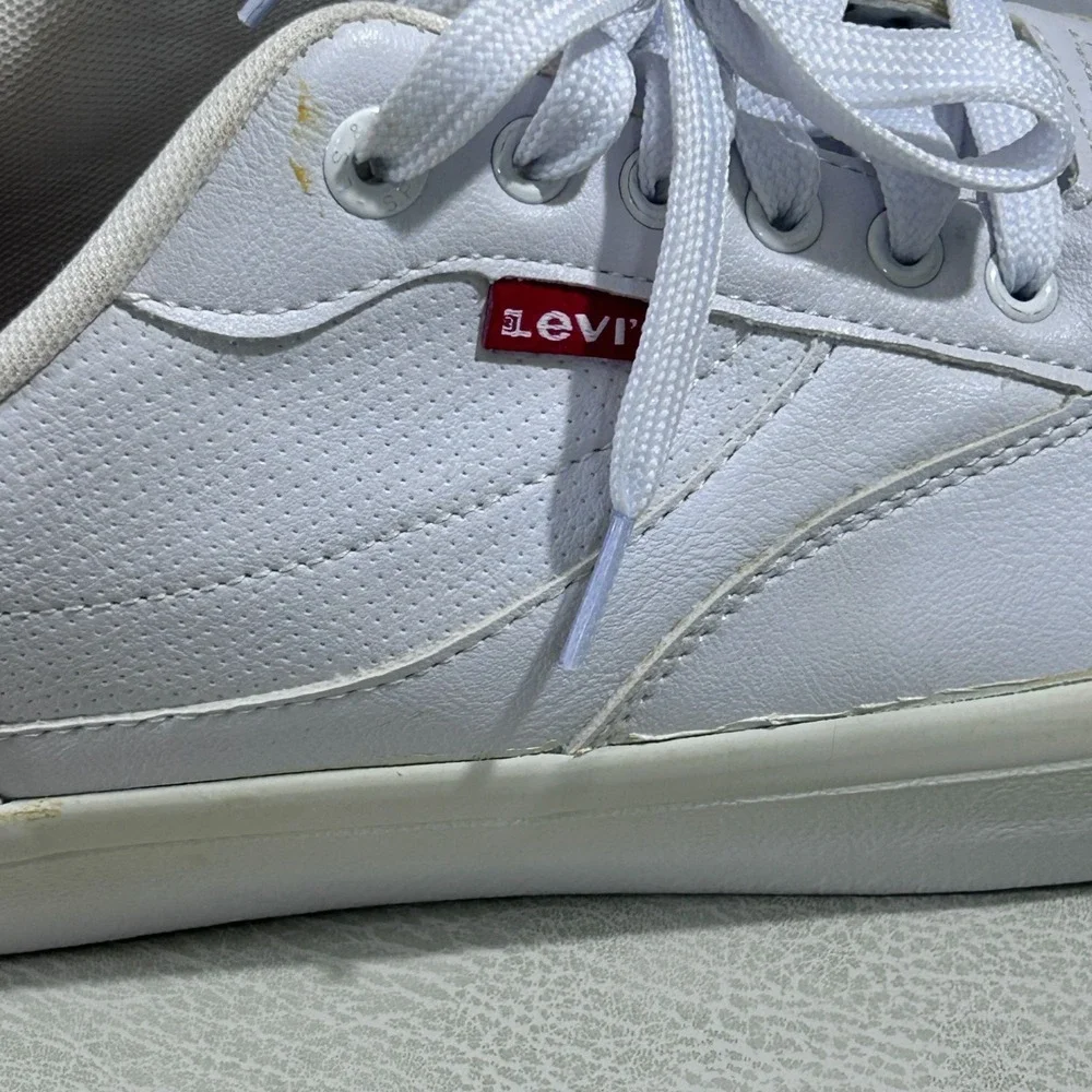 Levi's Mens Sneakers Size 10.5 White Lance Perforated Faux-Leather Low Top Skate
